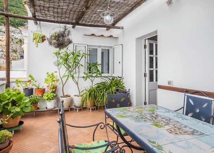 Casa Lauro - De Vivo Realty