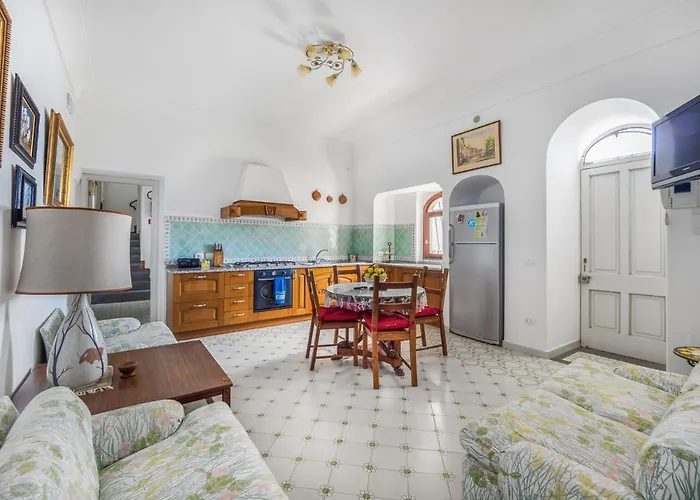 Casa Lauro - De Vivo Realty